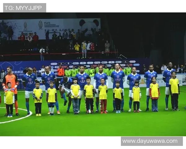 足球明星灰色头发女的魅力与风采揭秘，如何在绿茵场上绽放光彩