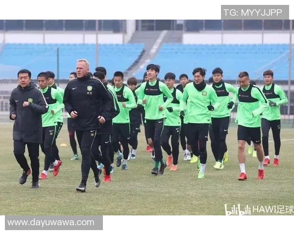 上海足球队耐力问题引发热议球迷与专家各执己见探讨真相